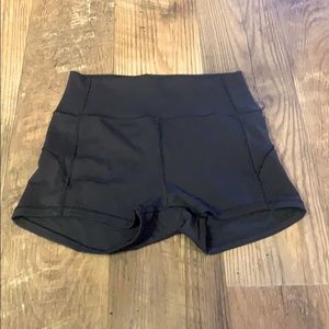 Lululemon 🍋 In movement 6” short